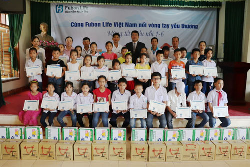  Fubon life Việt Nam: Quà Tết Thiếu Nhi thắp sáng nụ cười trẻ thơ ảnh 2